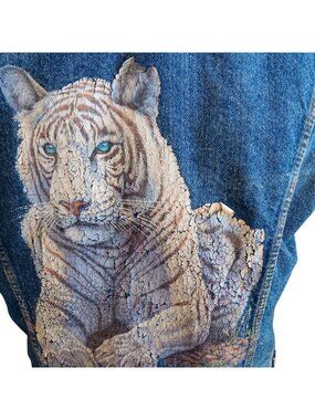 True Vintage Medium 1990's Levis Denim Trucker Jacket Tiger Blanket 70506-0316